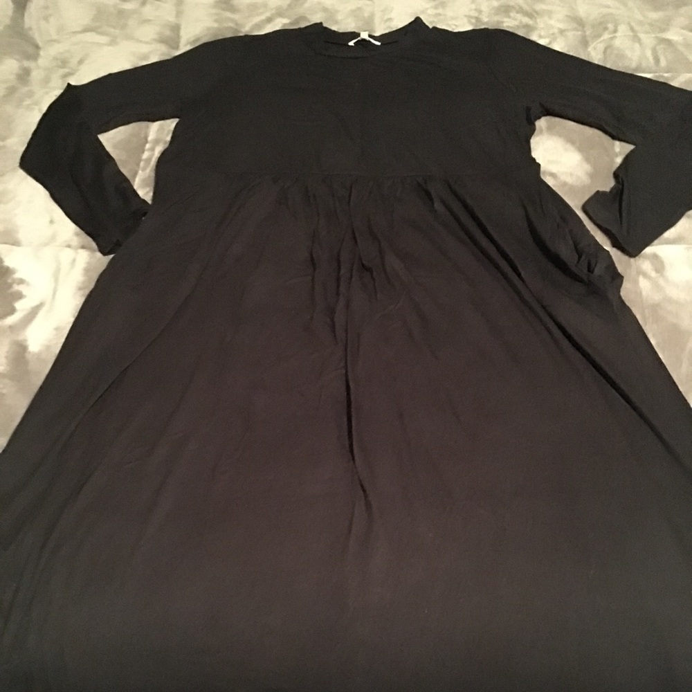 Black long sleeve maxi dress w/pockets